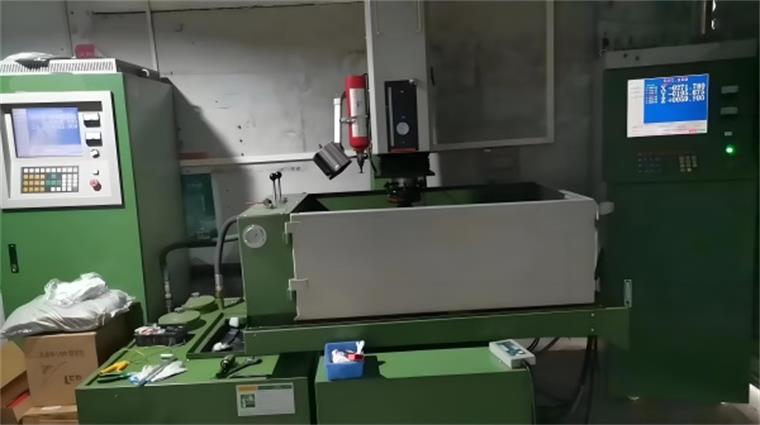CNC火花机：高精度加工，实现复杂模具的完美成型