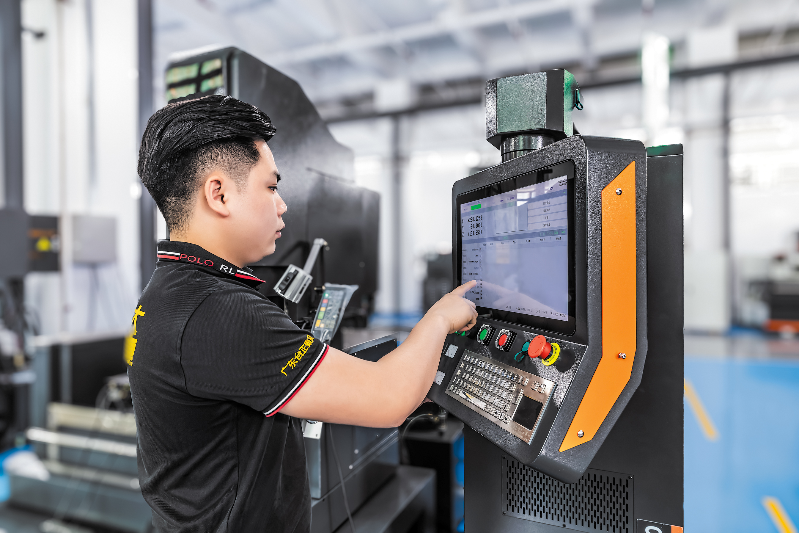 告别繁琐调试！专业模具加工，今一火花机只需3步设置