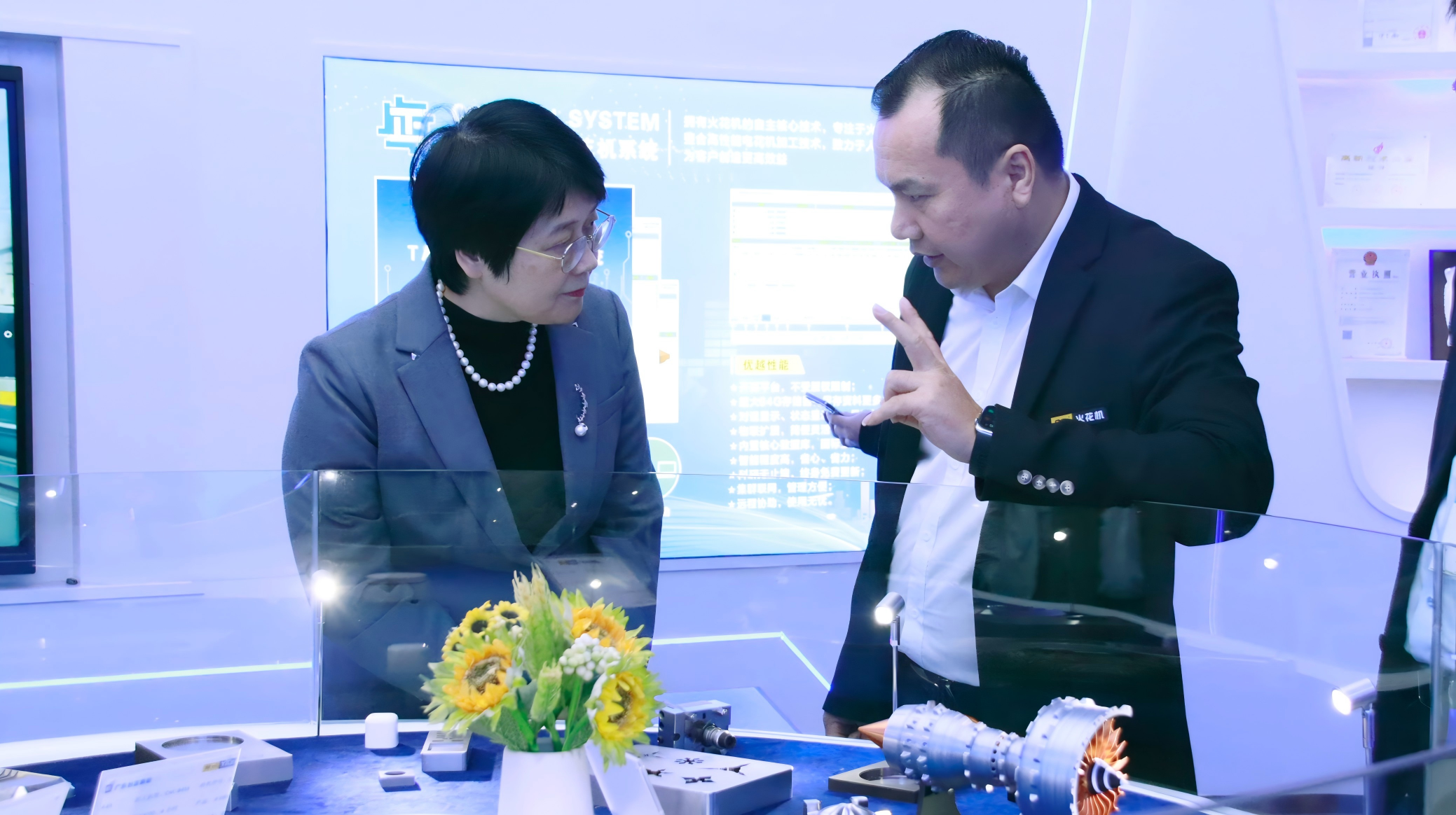 普宁市副市长王粉娟一行莅临广东台正集团参观调研