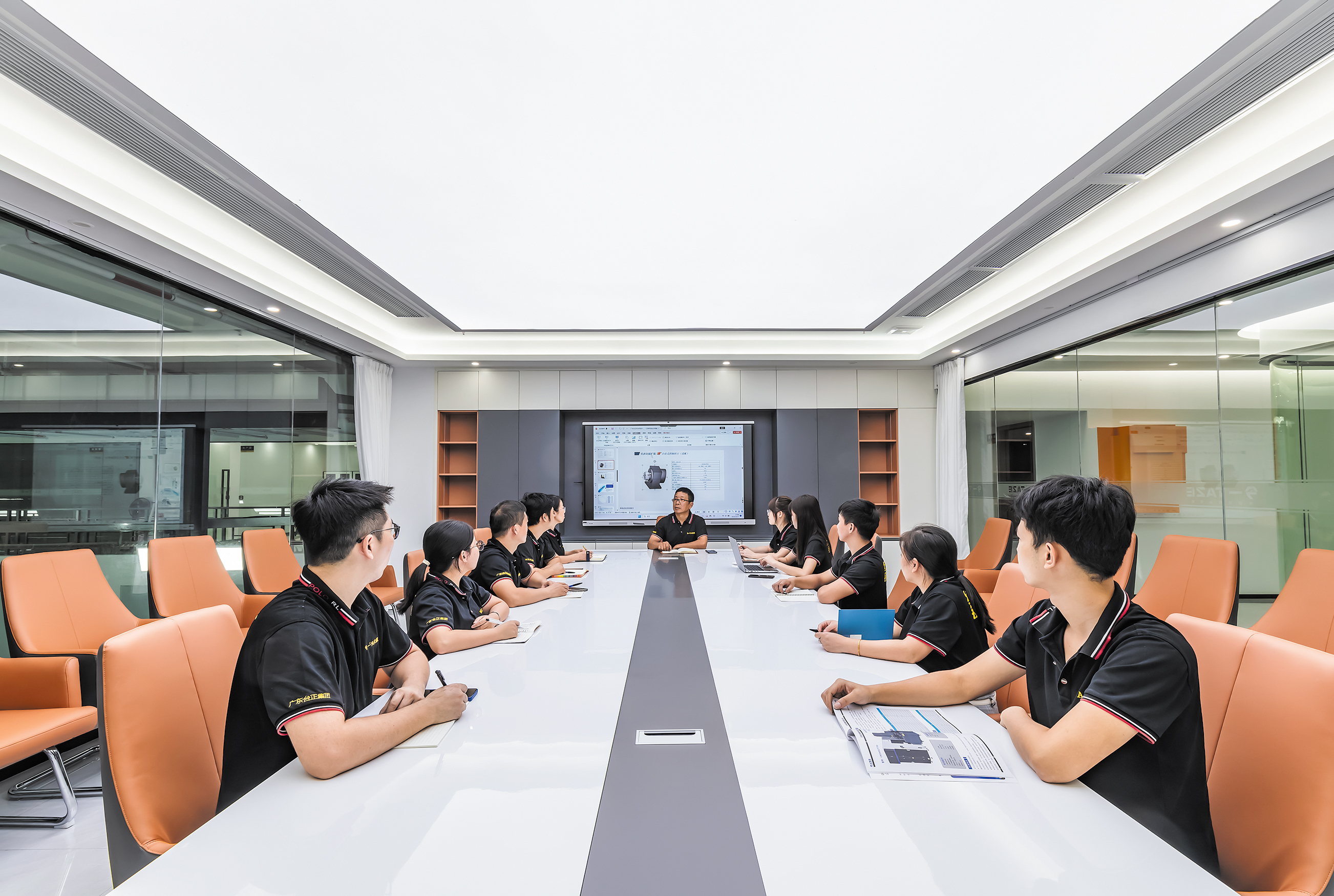 广东台正三轴火花机：TAZE智能系统赋能，新手也能一键加工